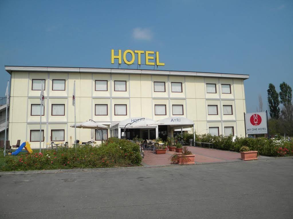 Hotel Ayri Medesano Esterno foto