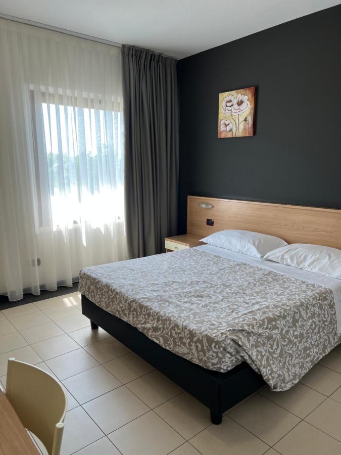 Hotel Ayri Medesano Esterno foto