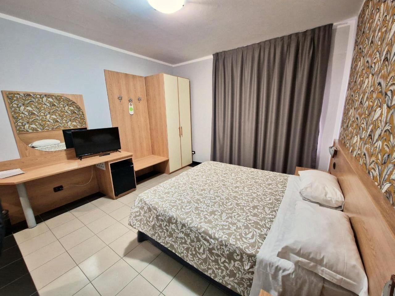 Hotel Ayri Medesano Esterno foto