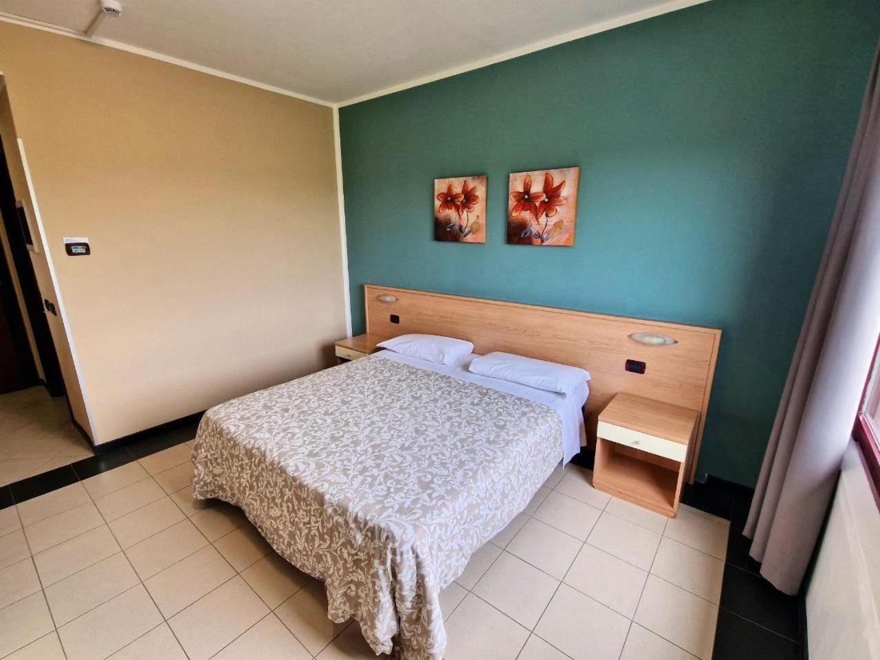 Hotel Ayri Medesano Esterno foto