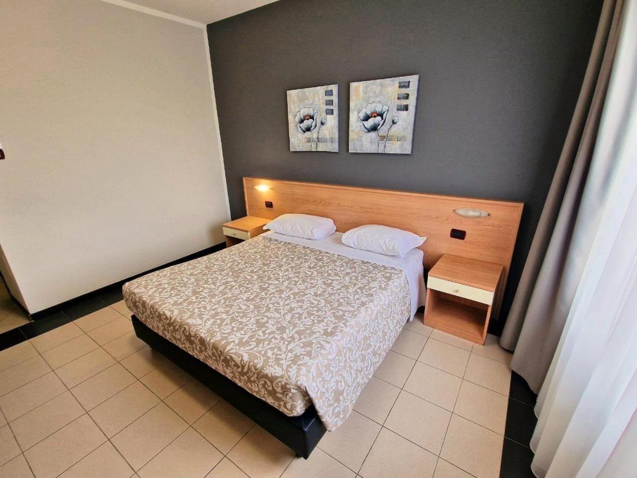 Hotel Ayri Medesano Esterno foto