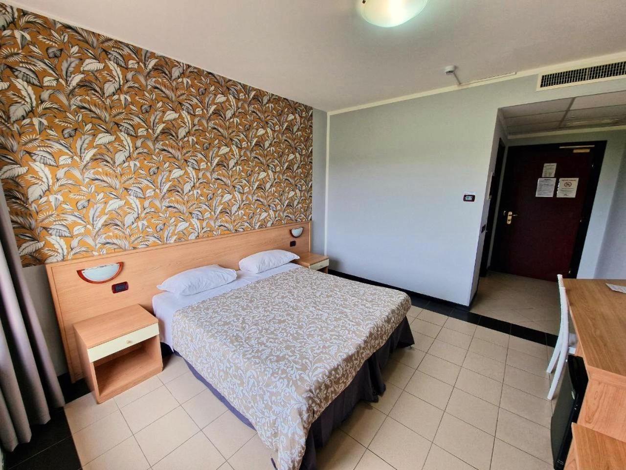 Hotel Ayri Medesano Esterno foto