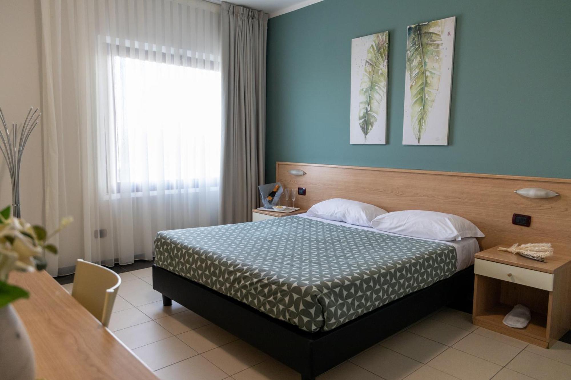 Hotel Ayri Medesano Esterno foto