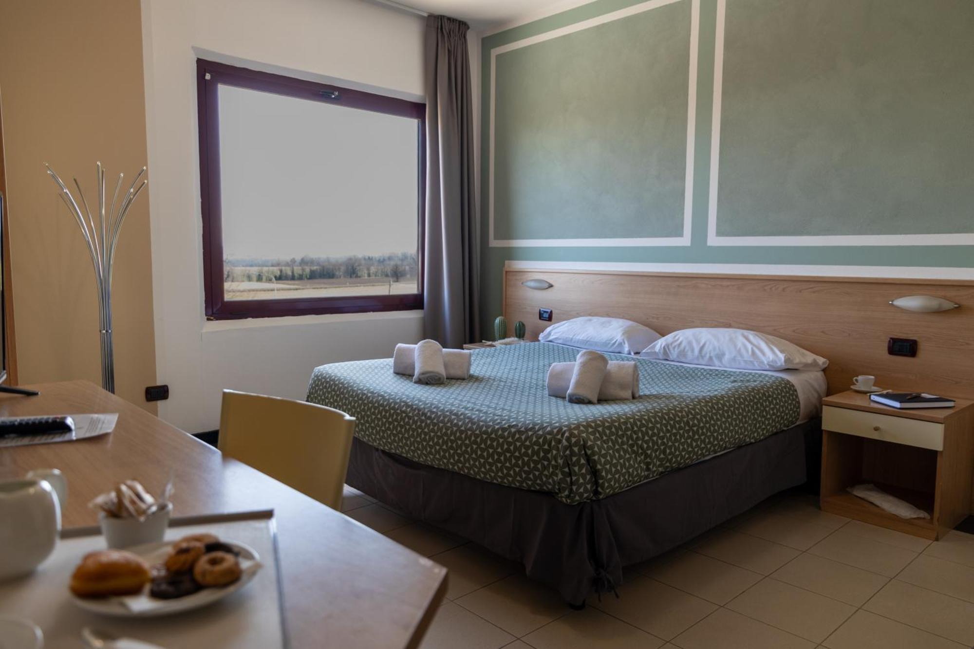 Hotel Ayri Medesano Esterno foto