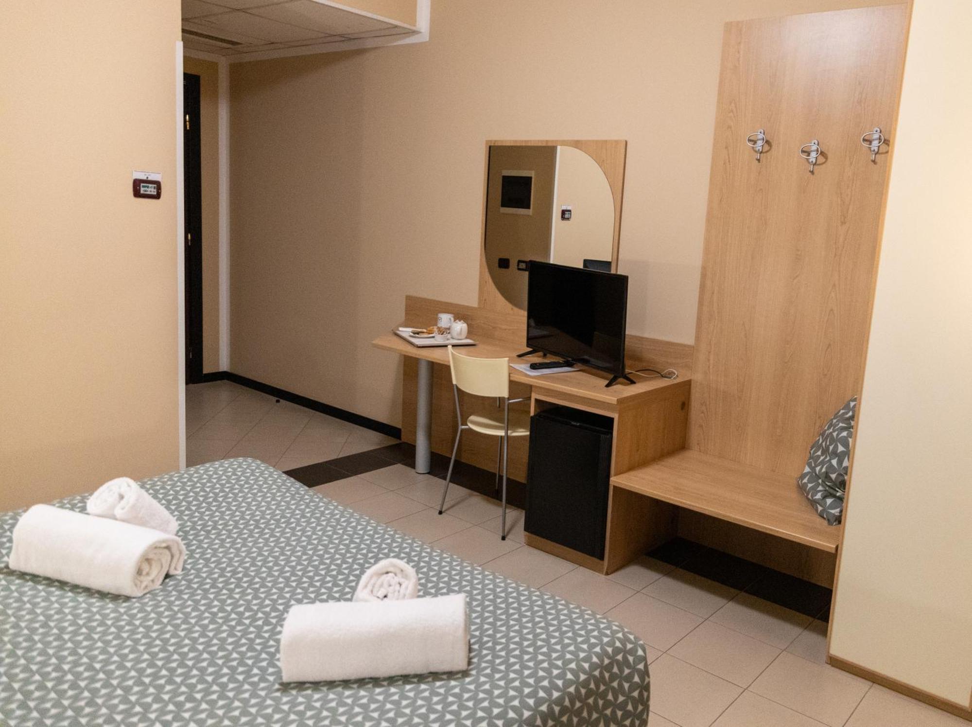 Hotel Ayri Medesano Esterno foto