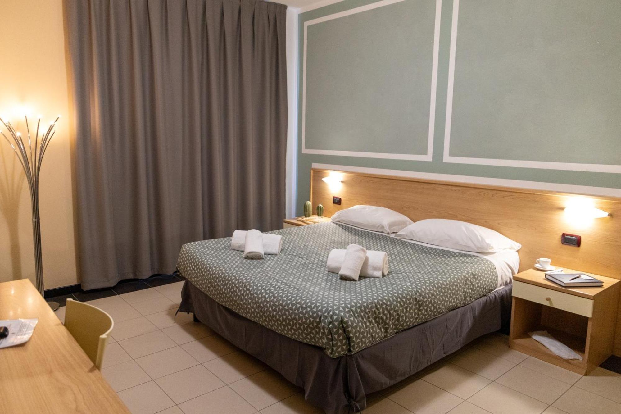 Hotel Ayri Medesano Esterno foto